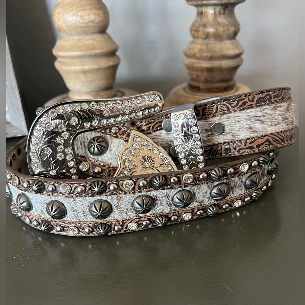 SHYANNE WOMEN'S COWHIDE UNDERLAY STUDDED BELT